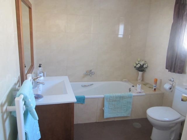 6 soveværelse Byhus til salg i Cacín - € 109.000 (Ref: 4510762)