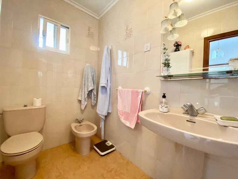 4 soveværelse Byhus til salg i Alhama de Granada med garage - € 89.000 (Ref: 6569542)