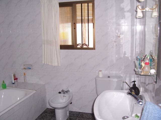 4 soveværelse Byhus til salg i Arenas del Rey - € 99.000 (Ref: 679289)