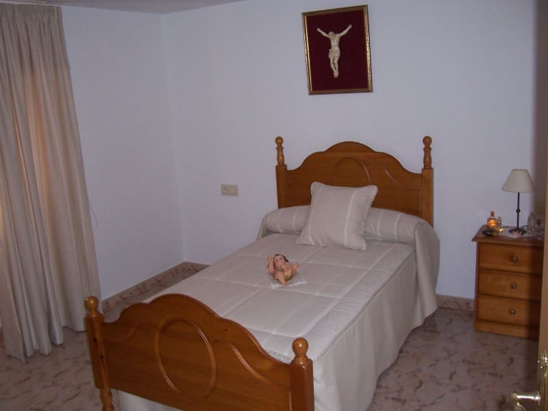 4 soveværelse Byhus til salg i Arenas del Rey - € 99.000 (Ref: 679289)