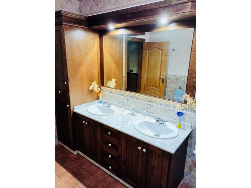 4 soveværelse Byhus til salg i Huetor Tajar med swimmingpool garage - € 295.000 (Ref: 6917579)