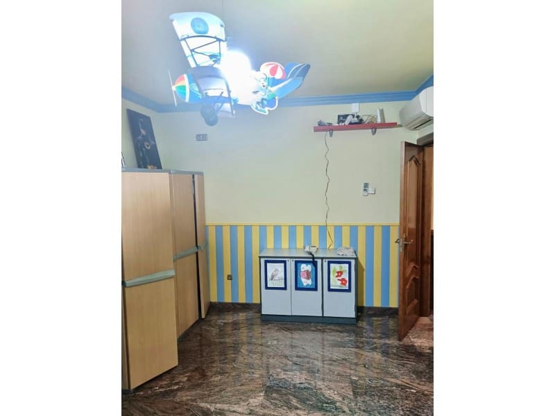 4 soveværelse Byhus til salg i Huetor Tajar med swimmingpool garage - € 295.000 (Ref: 6917579)