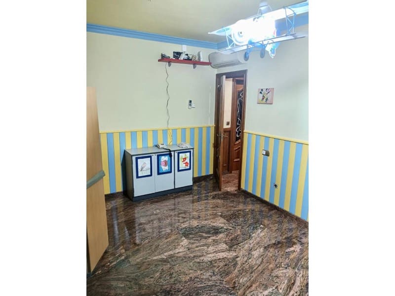 4 soveværelse Byhus til salg i Huetor Tajar med swimmingpool garage - € 295.000 (Ref: 6917579)