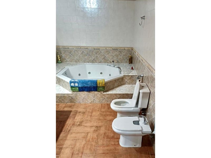 4 soveværelse Byhus til salg i Huetor Tajar med swimmingpool garage - € 295.000 (Ref: 6917579)