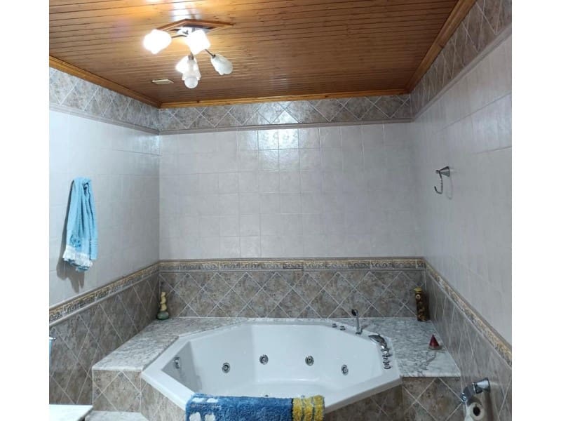 4 soveværelse Byhus til salg i Huetor Tajar med swimmingpool garage - € 295.000 (Ref: 6917579)