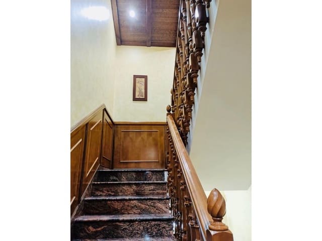 4 soveværelse Byhus til salg i Huétor Tájar med swimmingpool garage - € 295.000 (Ref: 6917579)