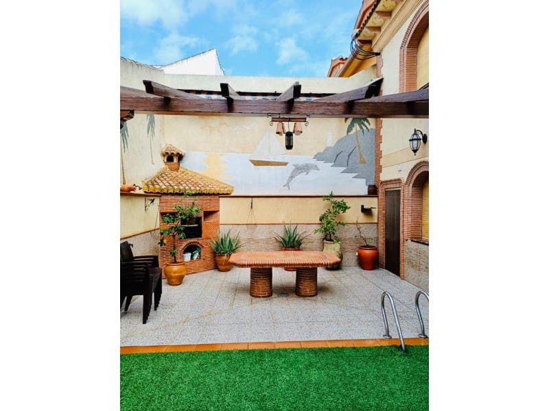 4 soveværelse Byhus til salg i Huetor Tajar med swimmingpool garage - € 295.000 (Ref: 6917579)