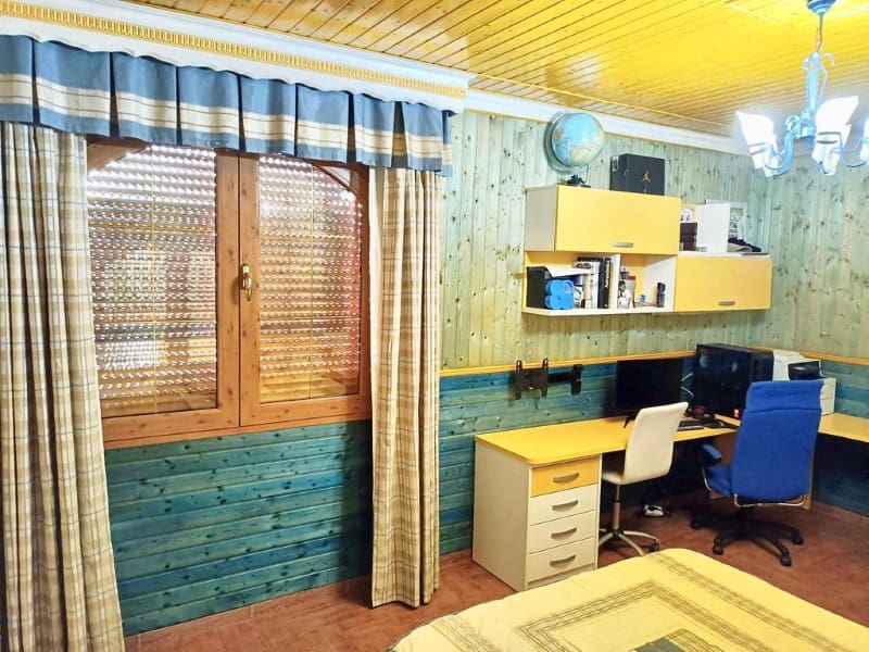 4 soveværelse Byhus til salg i Huetor Tajar med swimmingpool garage - € 295.000 (Ref: 6917579)