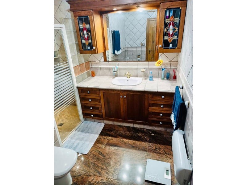 4 soveværelse Byhus til salg i Huetor Tajar med swimmingpool garage - € 295.000 (Ref: 6917579)