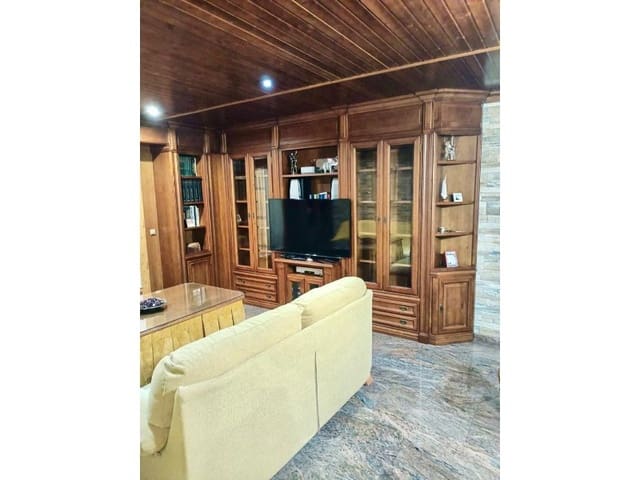 4 soveværelse Byhus til salg i Huétor Tájar med swimmingpool garage - € 295.000 (Ref: 6917579)