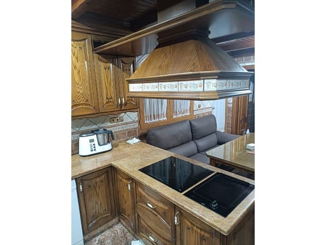 4 soveværelse Byhus til salg i Huétor Tájar med swimmingpool garage - € 295.000 (Ref: 6917579)