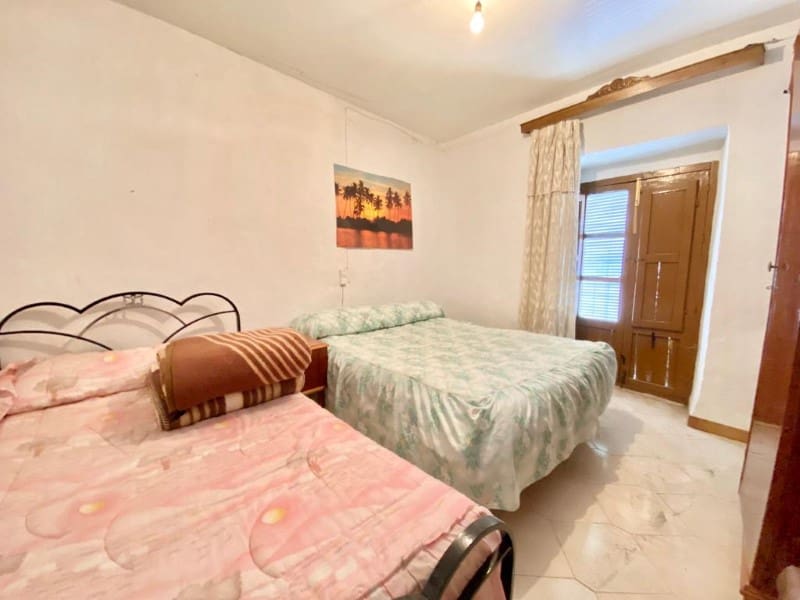 6 soveværelse Byhus til salg i Cacin med garage - € 90.000 (Ref: 6950925)