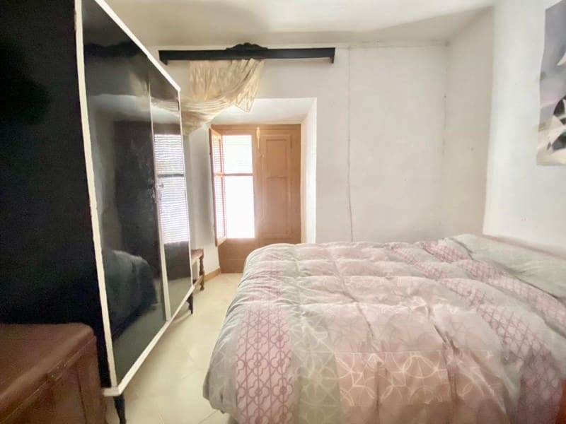 6 soveværelse Byhus til salg i Cacin med garage - € 90.000 (Ref: 6950925)