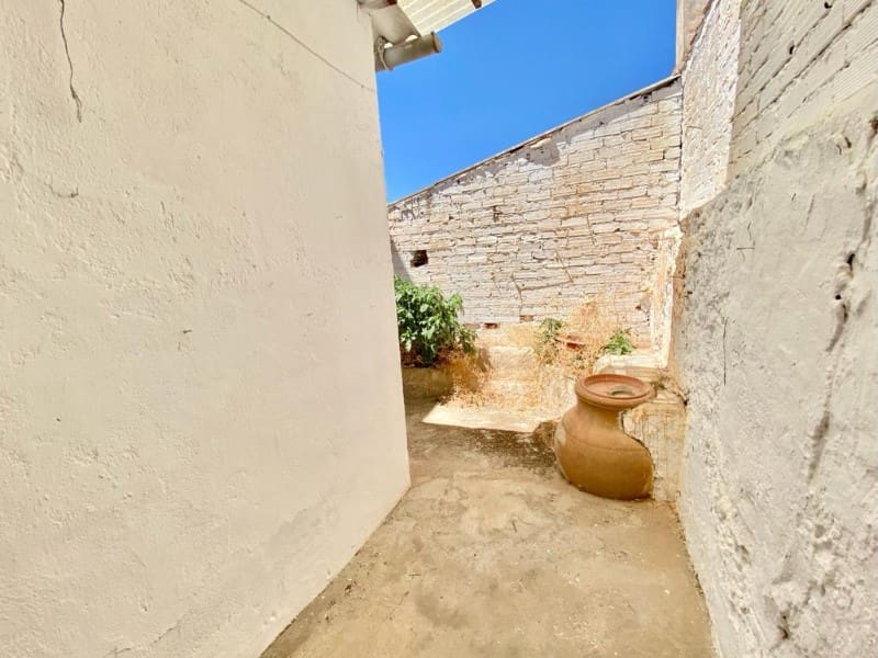 6 soveværelse Byhus til salg i Cacin med garage - € 90.000 (Ref: 6950925)