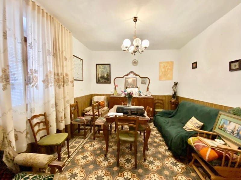 6 soveværelse Byhus til salg i Cacin med garage - € 90.000 (Ref: 6950925)