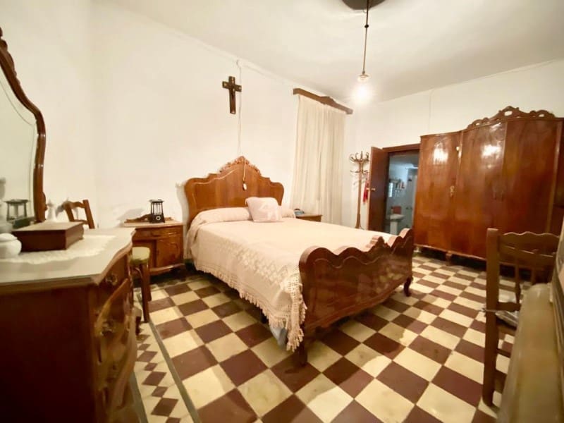 6 soveværelse Byhus til salg i Cacin med garage - € 90.000 (Ref: 6950925)