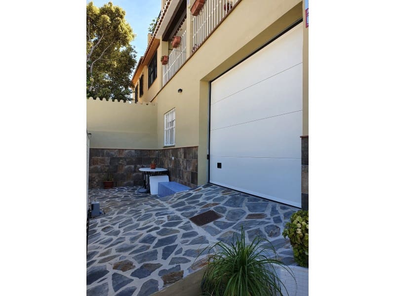 3 soveværelse Villa til salg i Torre del Mar med swimmingpool garage - € 630.000 (Ref: 7078784)