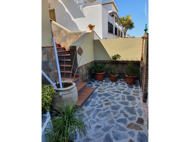 3 soveværelse Villa til salg i Torre del Mar med swimmingpool garage - € 630.000 (Ref: 7078784)