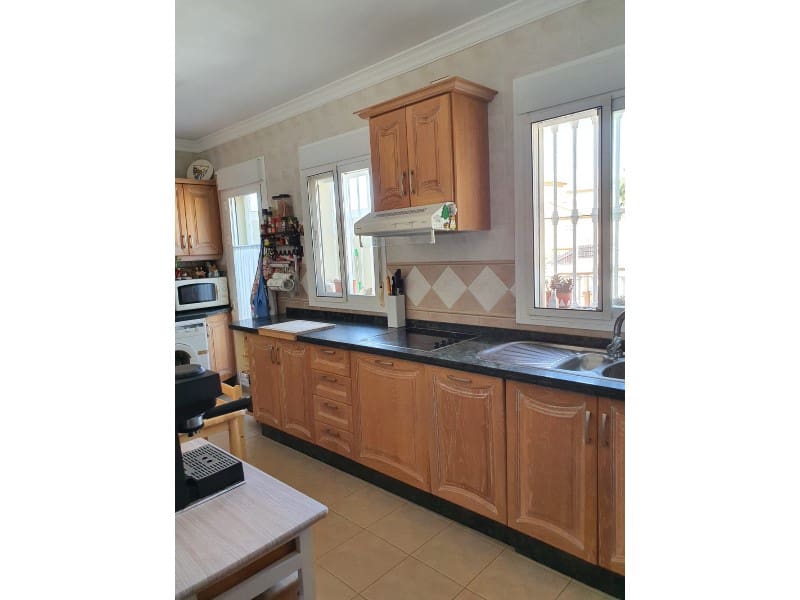 3 soveværelse Villa til salg i Torre del Mar med swimmingpool garage - € 630.000 (Ref: 7078784)