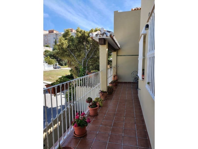 3 soveværelse Villa til salg i Torre del Mar med swimmingpool garage - € 630.000 (Ref: 7078784)