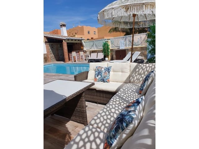 3 soveværelse Villa til salg i Torre del Mar, Vélez-Málaga med swimmingpool garage - € 630.000 (Ref: 7078784)