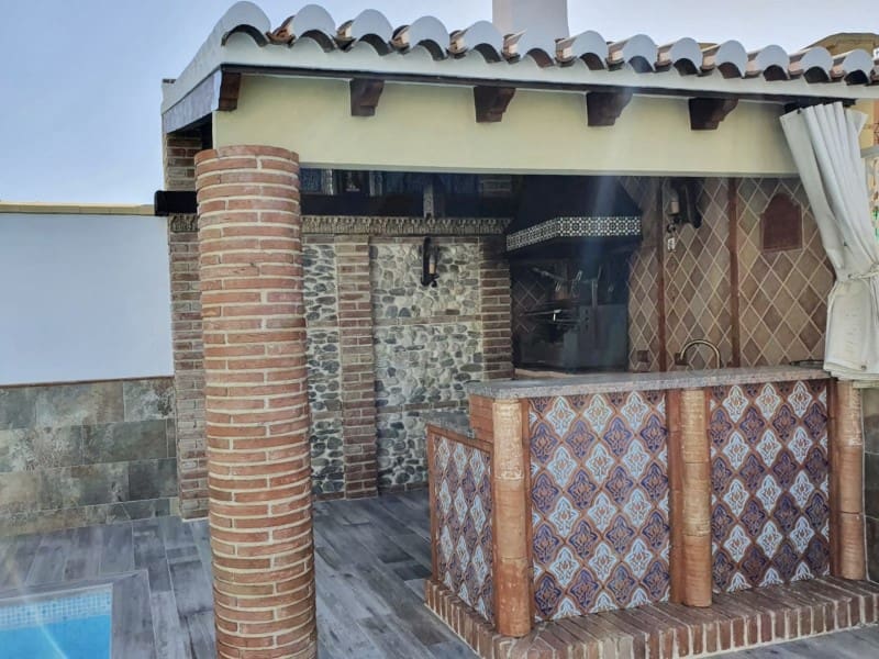 3 soveværelse Villa til salg i Torre del Mar med swimmingpool garage - € 630.000 (Ref: 7078784)