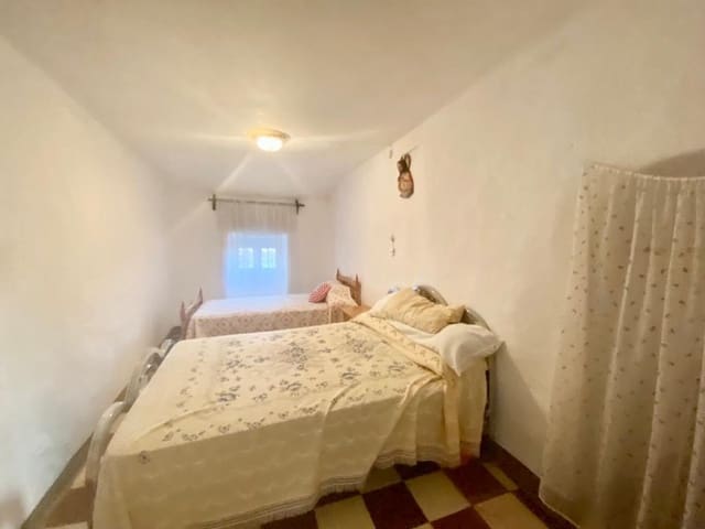 4 bedroom Townhouse for sale in Alhama de Granada - € 79,900 (Ref: 7743287)