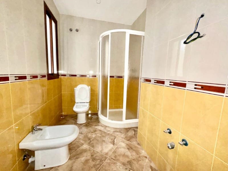 4 soveværelse Lejlighed til salg i Alhama de Granada med garage - € 120.000 (Ref: 7901431)