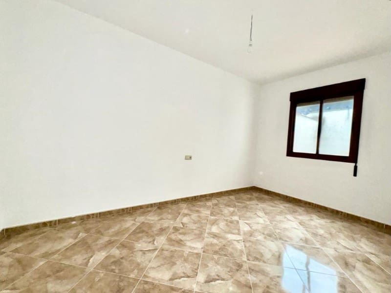 4 soveværelse Lejlighed til salg i Alhama de Granada med garage - € 120.000 (Ref: 7901431)