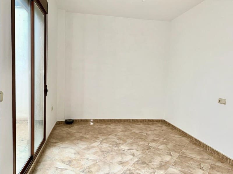 4 soveværelse Lejlighed til salg i Alhama de Granada med garage - € 120.000 (Ref: 7901431)