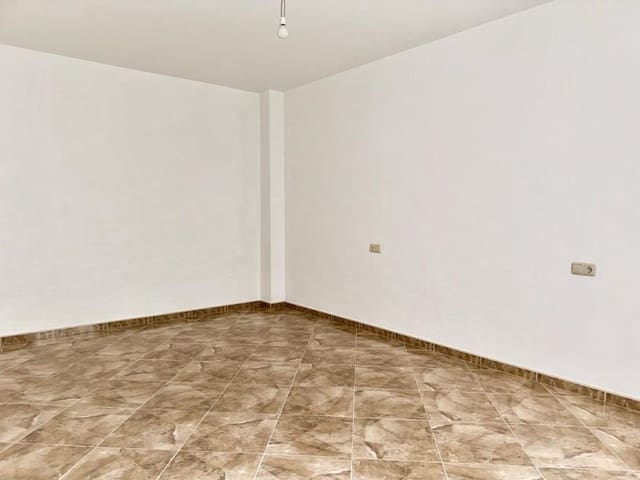 4 bedroom Flat for sale in Alhama de Granada with garage - € 120,000 (Ref: 7901431)