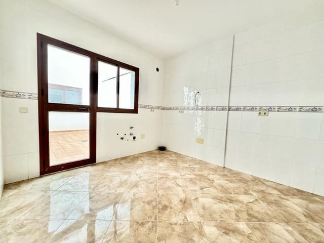 4 bedroom Flat for sale in Alhama de Granada with garage - € 115,000 (Ref: 7901432)