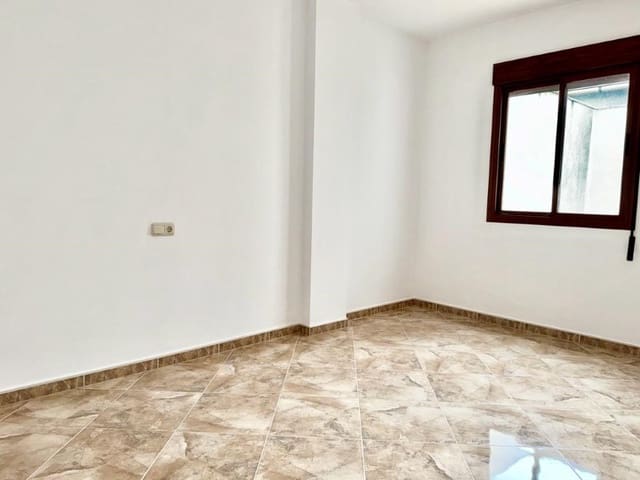 4 bedroom Flat for sale in Alhama de Granada with garage - € 115,000 (Ref: 7901432)