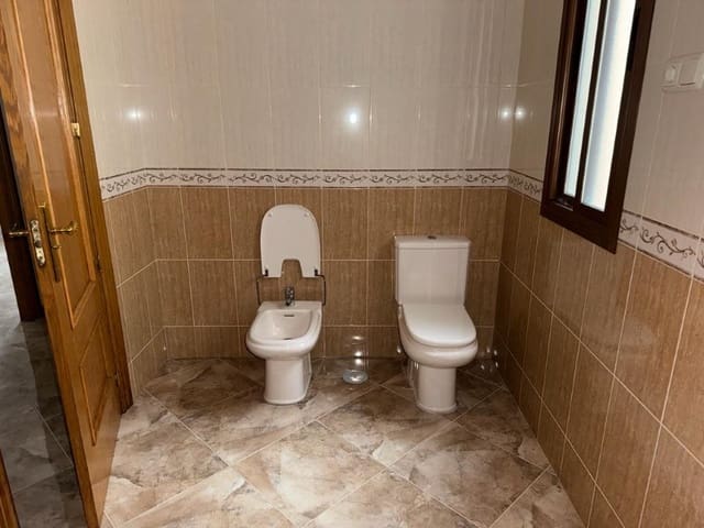 4 bedroom Flat for sale in Alhama de Granada with garage - € 115,000 (Ref: 7901432)