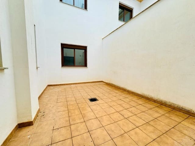 4 bedroom Flat for sale in Alhama de Granada with garage - € 115,000 (Ref: 7901432)