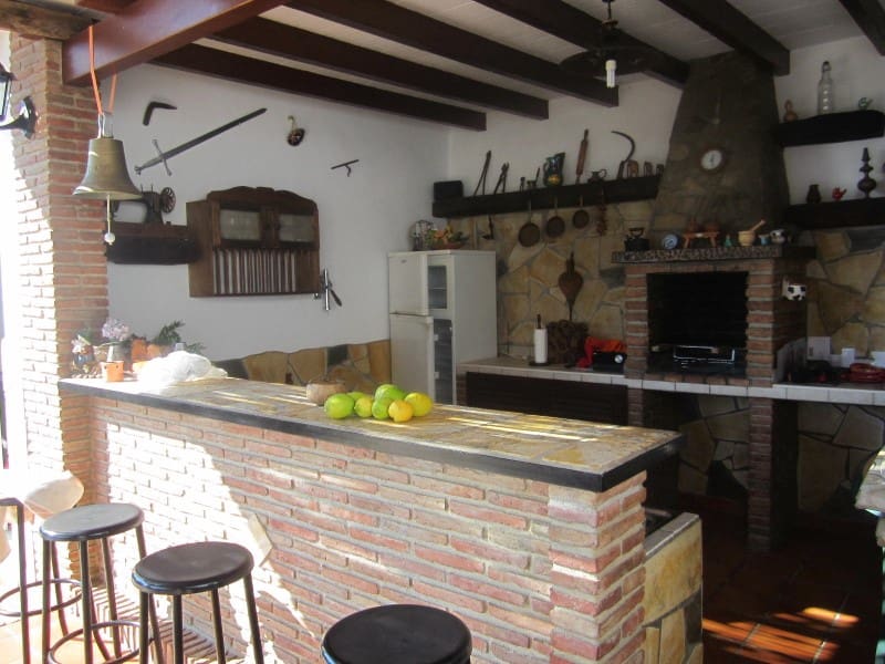 3 Zimmer Ferienvilla in Nerja mit Pool - 1.500 € (Ref: 8044901)