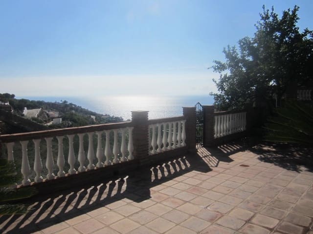 3 camera da letto Villa da affitare come casa vacanza in Centro, Nerja con piscina - 1.500 € (Rif: 8044901)