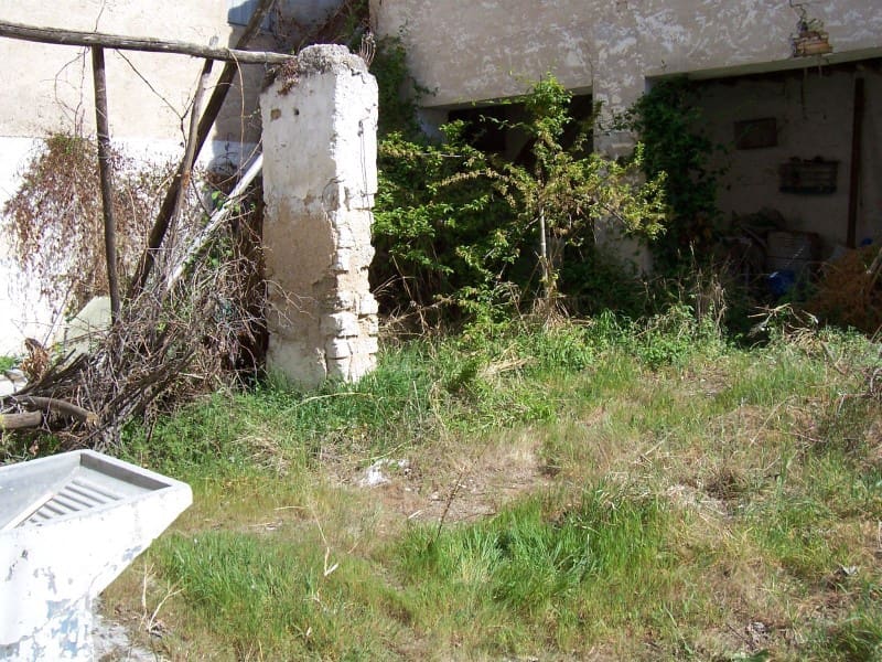 5 soveværelse Byhus til salg i Cacin med garage - € 49.000 (Ref: 830863)