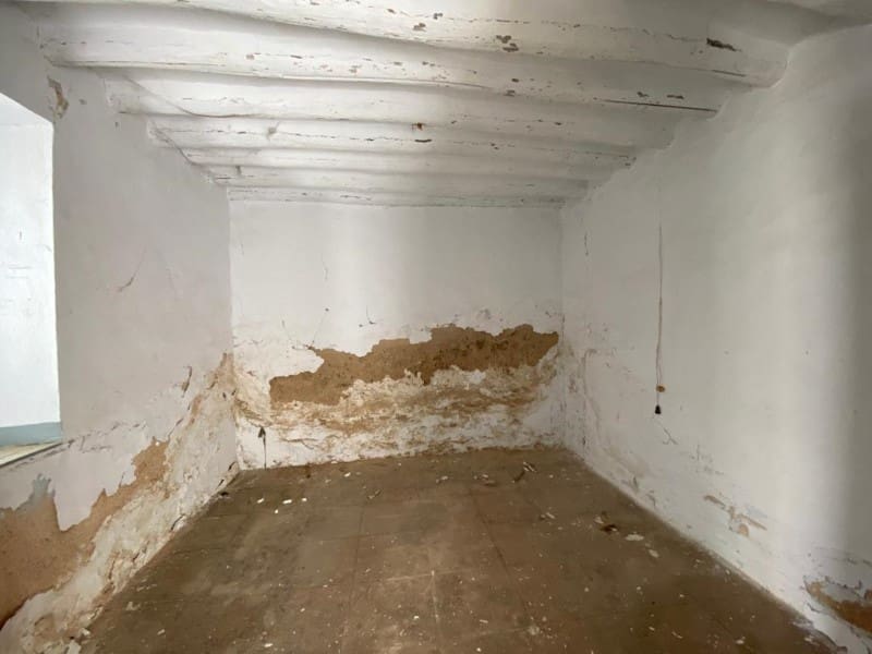 5 soveværelse Byhus til salg i Cacin med garage - € 49.000 (Ref: 830863)