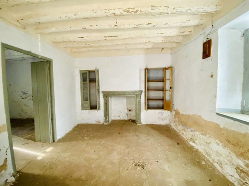 5 soveværelse Byhus til salg i Cacin med garage - € 49.000 (Ref: 830863)