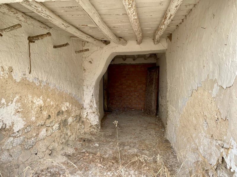 5 soveværelse Byhus til salg i Cacin med garage - € 49.000 (Ref: 830863)