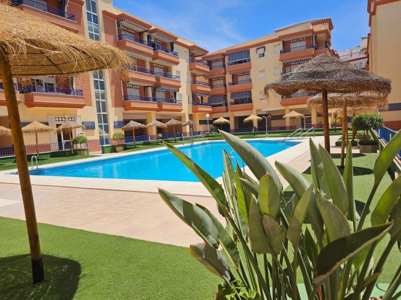 3 sovrum Lägenhet att hyra i Torrox-Costa med pool garage - 900 € (Ref: 8359649)