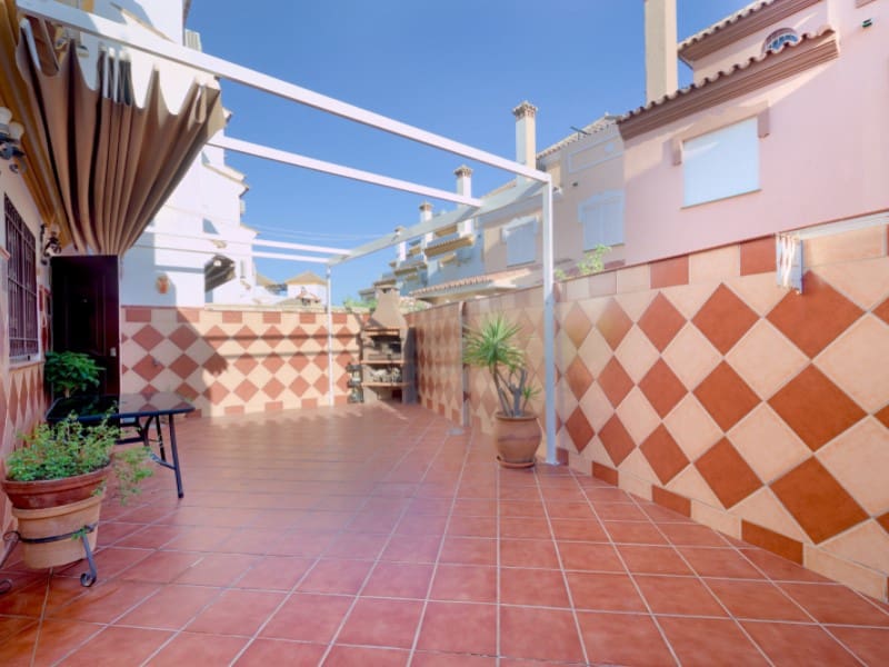 Chalet de 3 habitaciones en Torre del Mar en venta con piscina garaje - 410.000 € (Ref: 8495225)