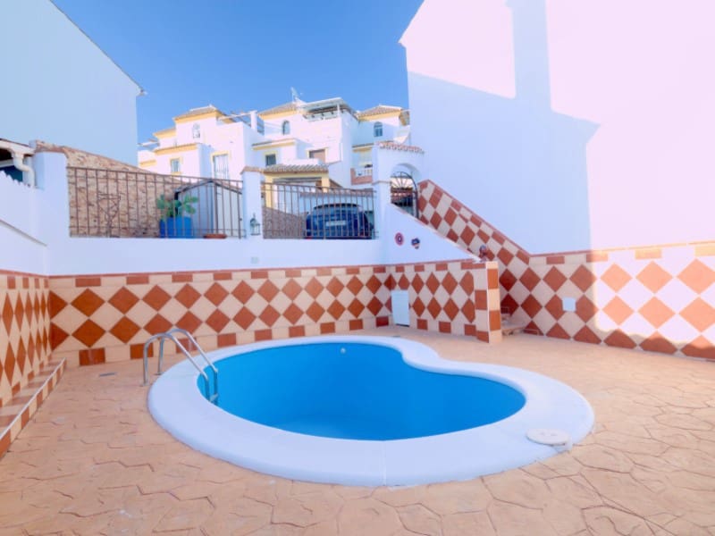 Chalet de 3 habitaciones en Torre del Mar en venta con piscina garaje - 410.000 € (Ref: 8495225)