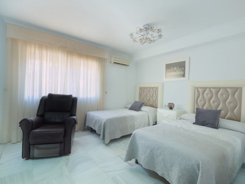 Chalet de 3 habitaciones en Torre del Mar en venta con piscina garaje - 410.000 € (Ref: 8495225)