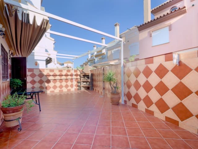 Chalet de 3 habitaciones en Torre del Mar, Vélez-Málaga en venta con piscina garaje - 410.000 € (Ref: 8495225)