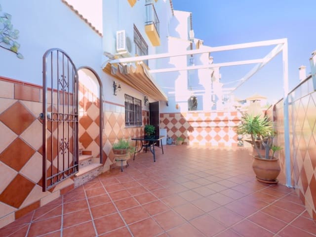 Chalet de 3 habitaciones en Torre del Mar, Vélez-Málaga en venta con piscina garaje - 410.000 € (Ref: 8495225)