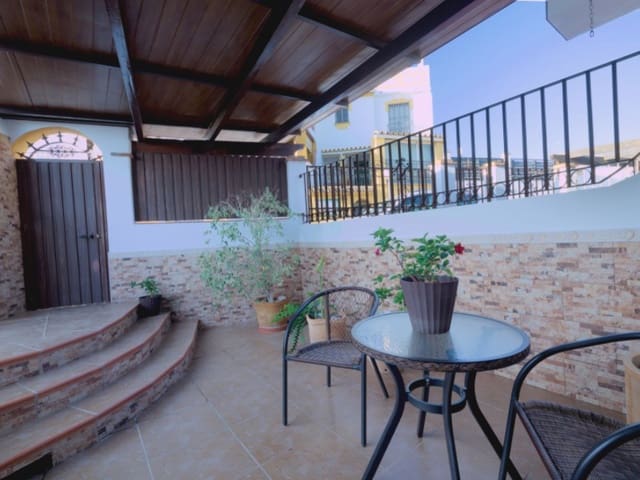 Chalet de 3 habitaciones en Torre del Mar, Vélez-Málaga en venta con piscina garaje - 410.000 € (Ref: 8495225)