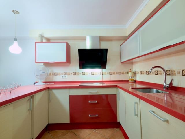 Chalet de 3 habitaciones en Torre del Mar, Vélez-Málaga en venta con piscina garaje - 410.000 € (Ref: 8495225)