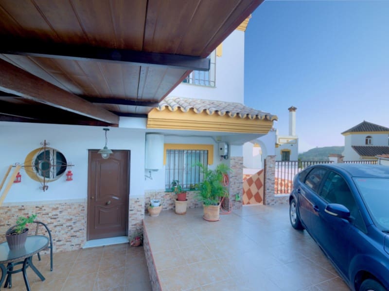 Chalet de 3 habitaciones en Torre del Mar en venta con piscina garaje - 410.000 € (Ref: 8495225)